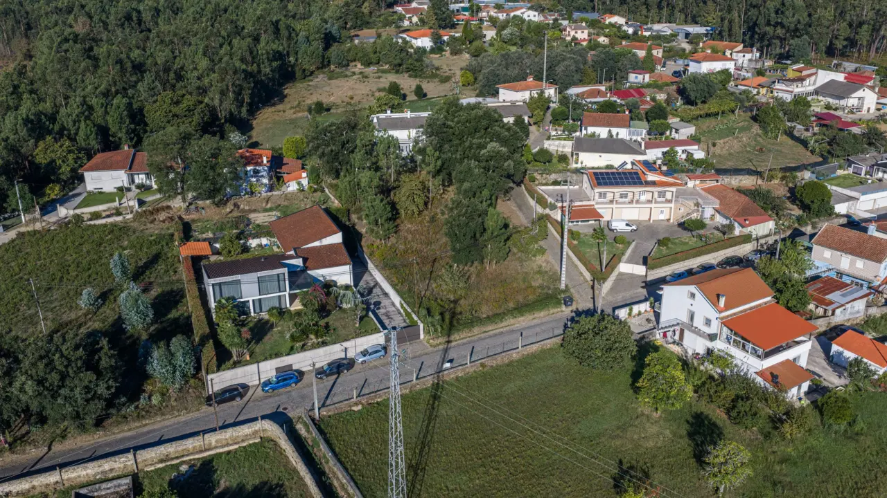 TERRENO PARA CONSTRUÇÃO — 7