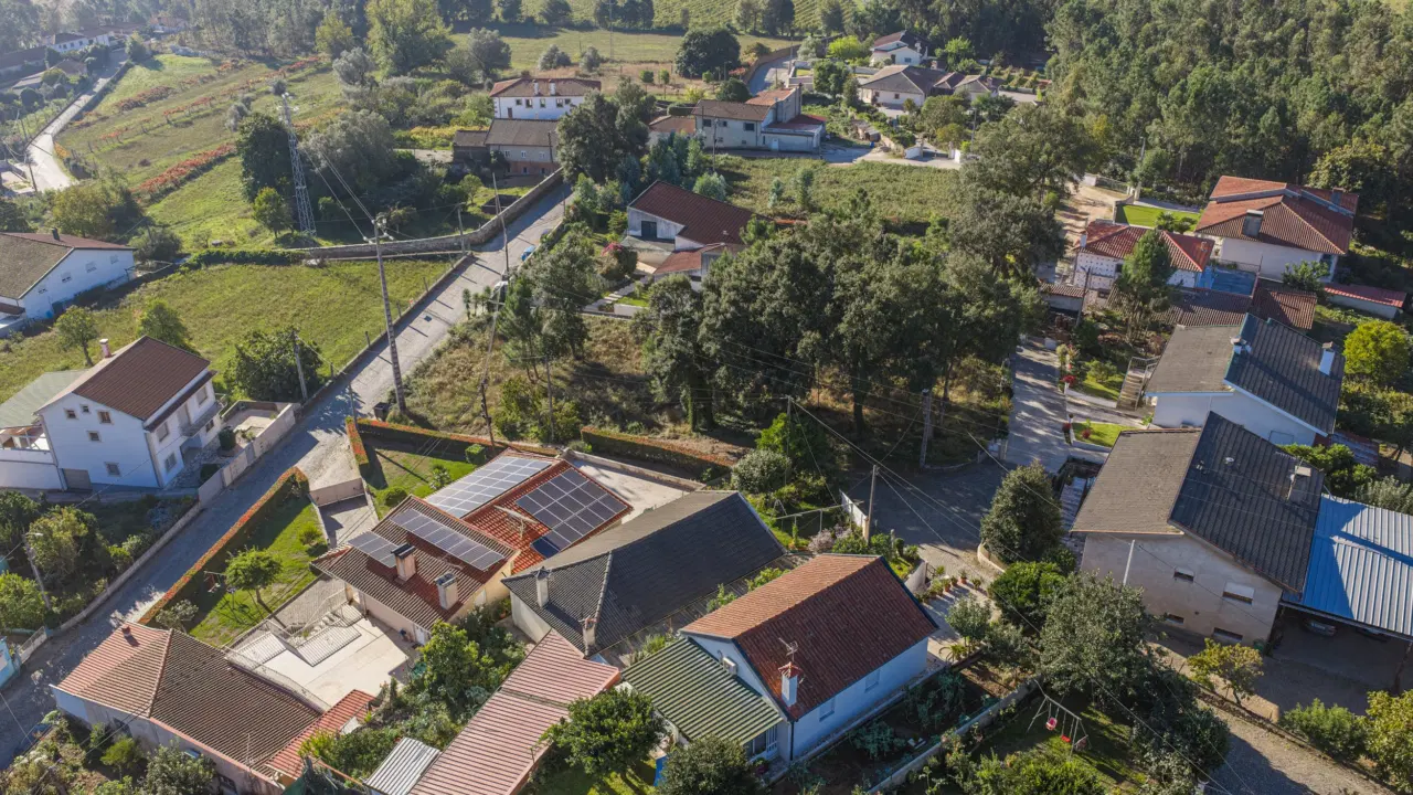 TERRENO PARA CONSTRUÇÃO — 3