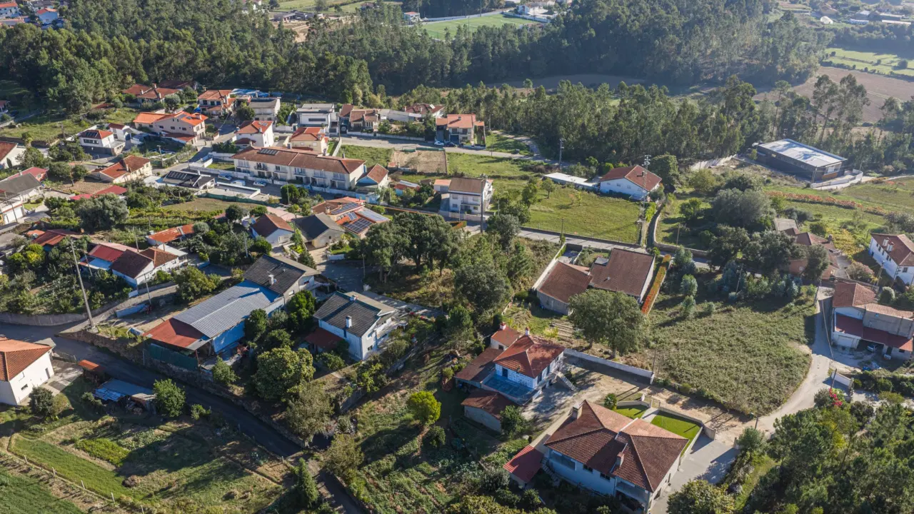 TERRENO PARA CONSTRUÇÃO — 21