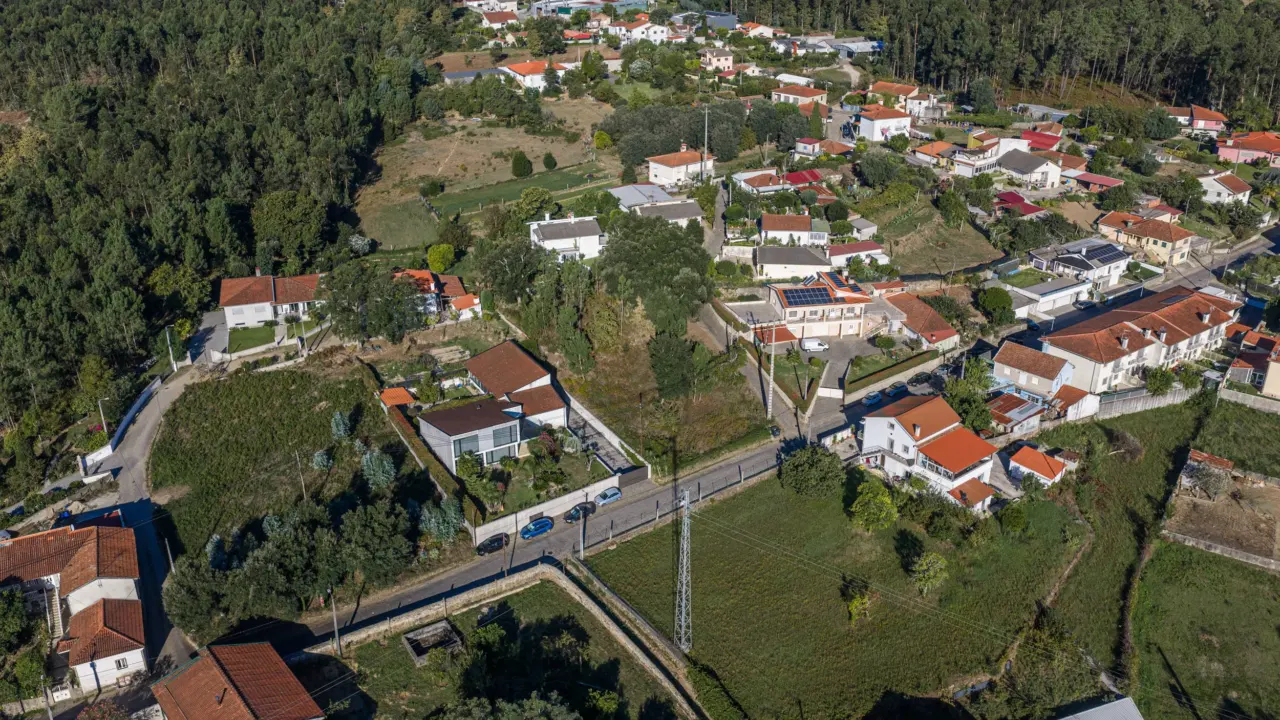 TERRENO PARA CONSTRUÇÃO — 11