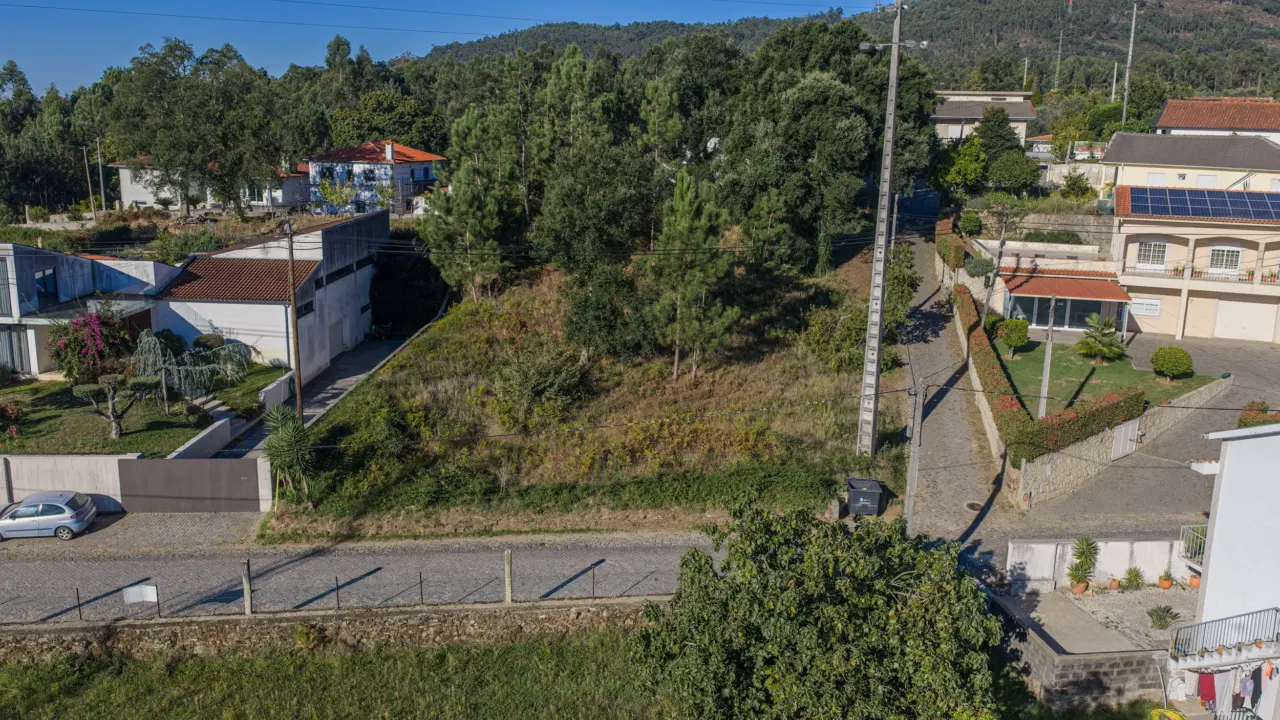 TERRENO PARA CONSTRUÇÃO — 30