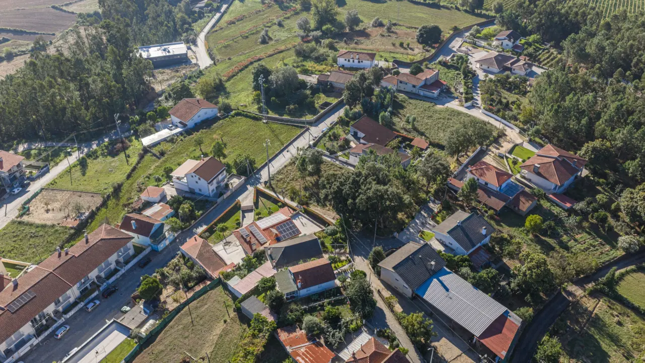 TERRENO PARA CONSTRUÇÃO — 24