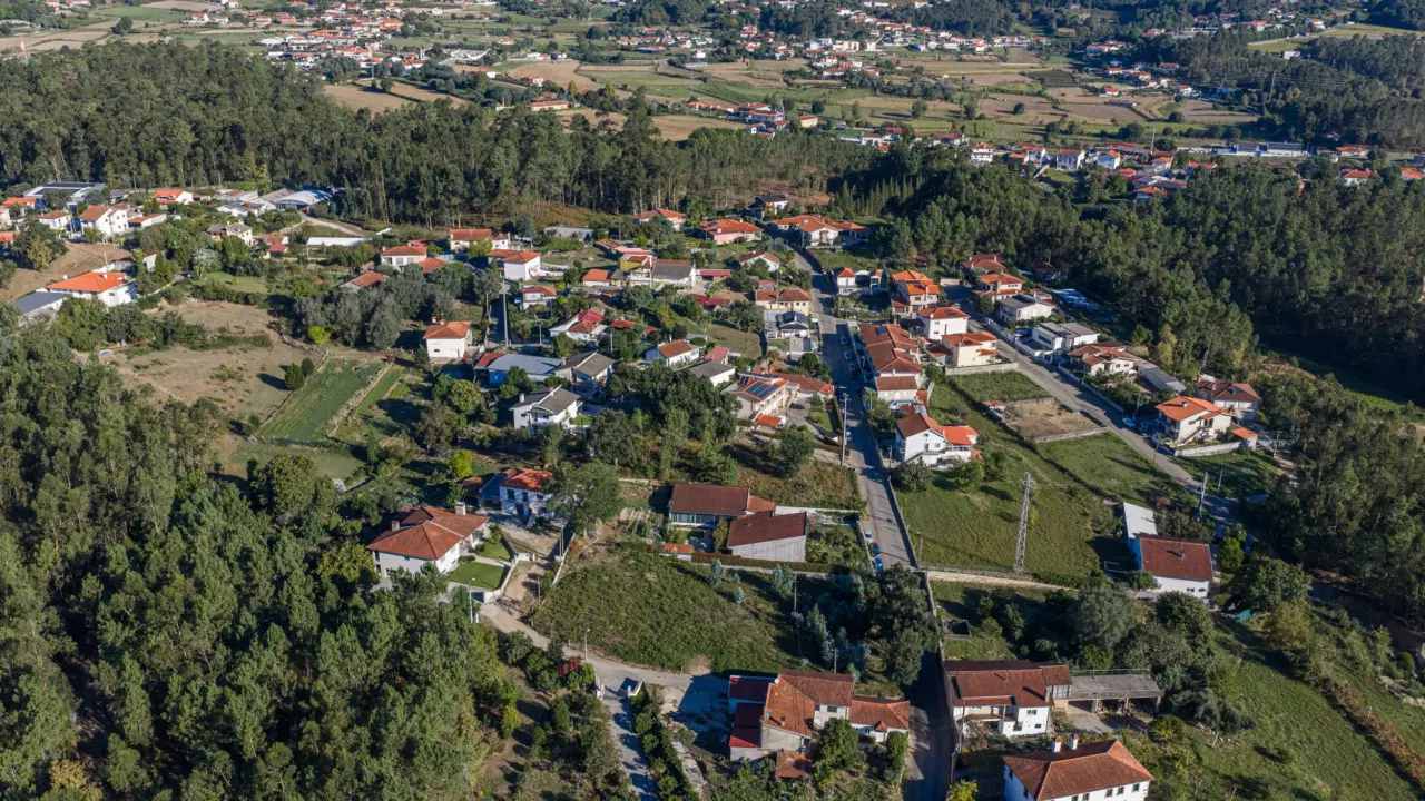 TERRENO PARA CONSTRUÇÃO — 18