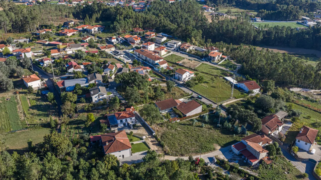 TERRENO PARA CONSTRUÇÃO — 19