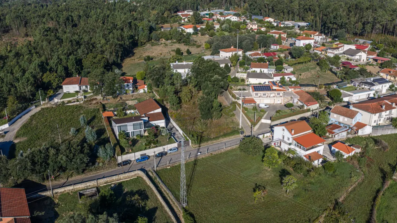 TERRENO PARA CONSTRUÇÃO — 8