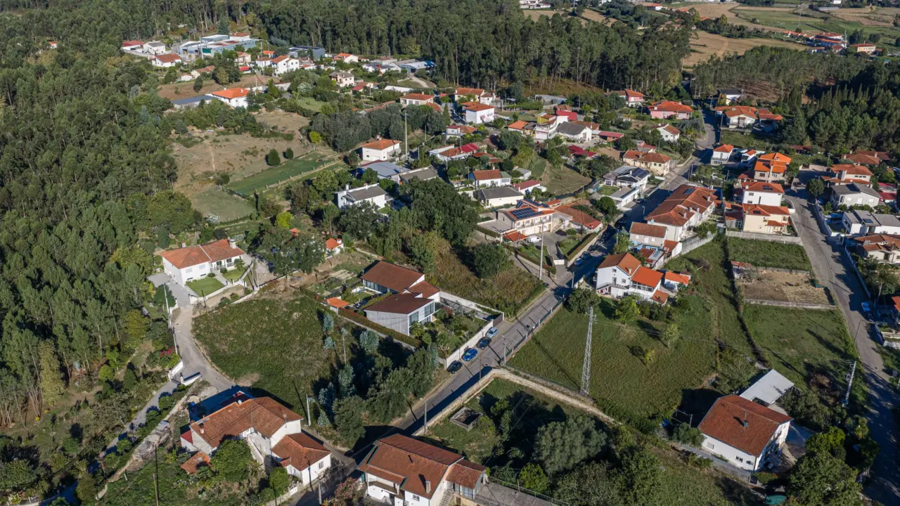 TERRENO PARA CONSTRUÇÃO — 12