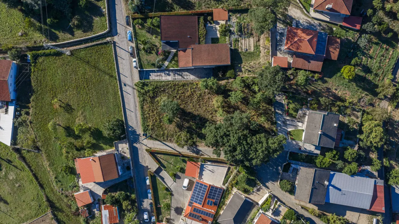 TERRENO PARA CONSTRUÇÃO — 27
