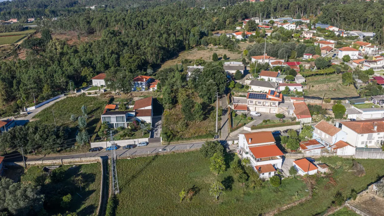 TERRENO PARA CONSTRUÇÃO — 9