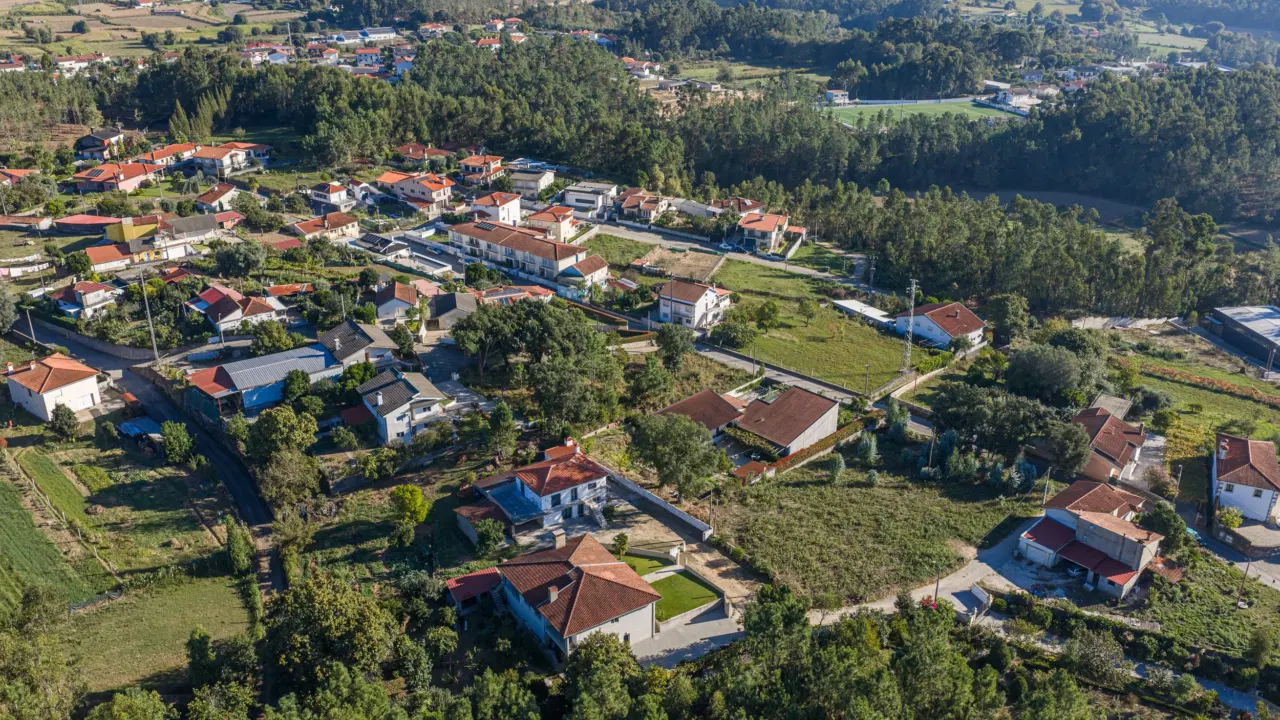 TERRENO PARA CONSTRUÇÃO — 20