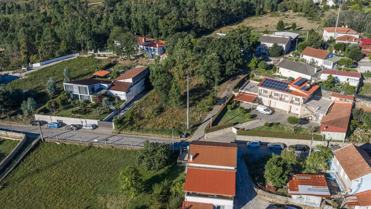 TERRENO PARA CONSTRUÇÃO — 5