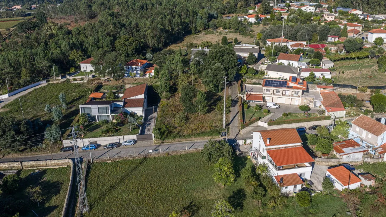TERRENO PARA CONSTRUÇÃO — 6
