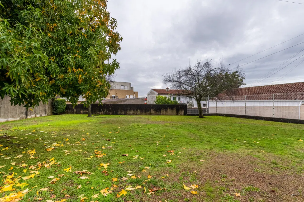 T3 Barcelos com amplo terraço e jardim pivativo — 24