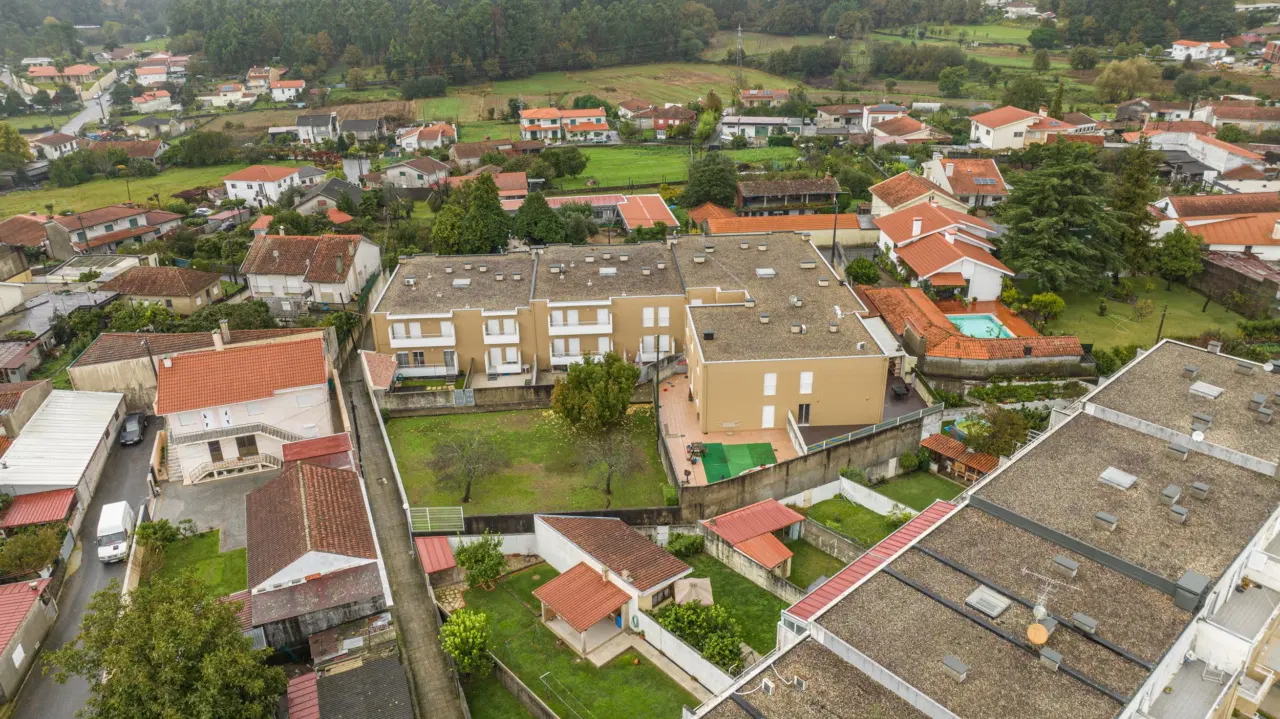 T3 Barcelos com amplo terraço e jardim pivativo — 25