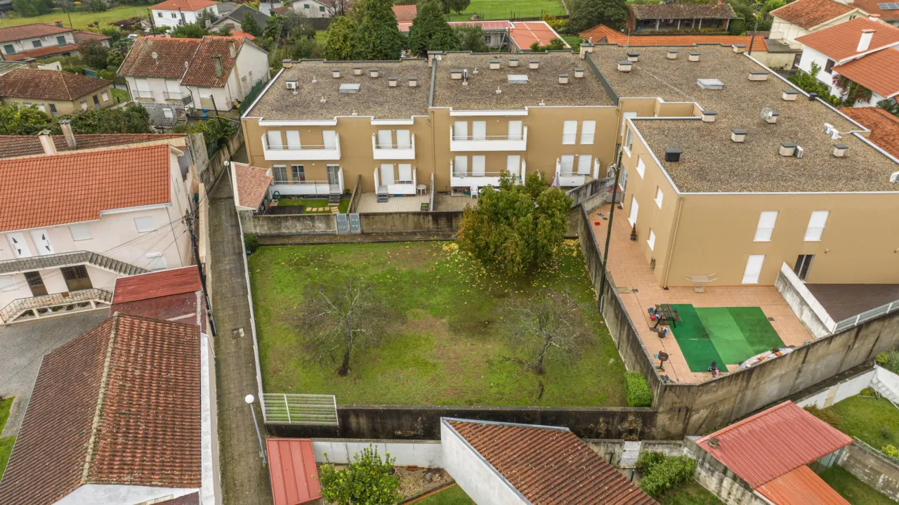 T3 Barcelos com amplo terraço e jardim pivativo — 26