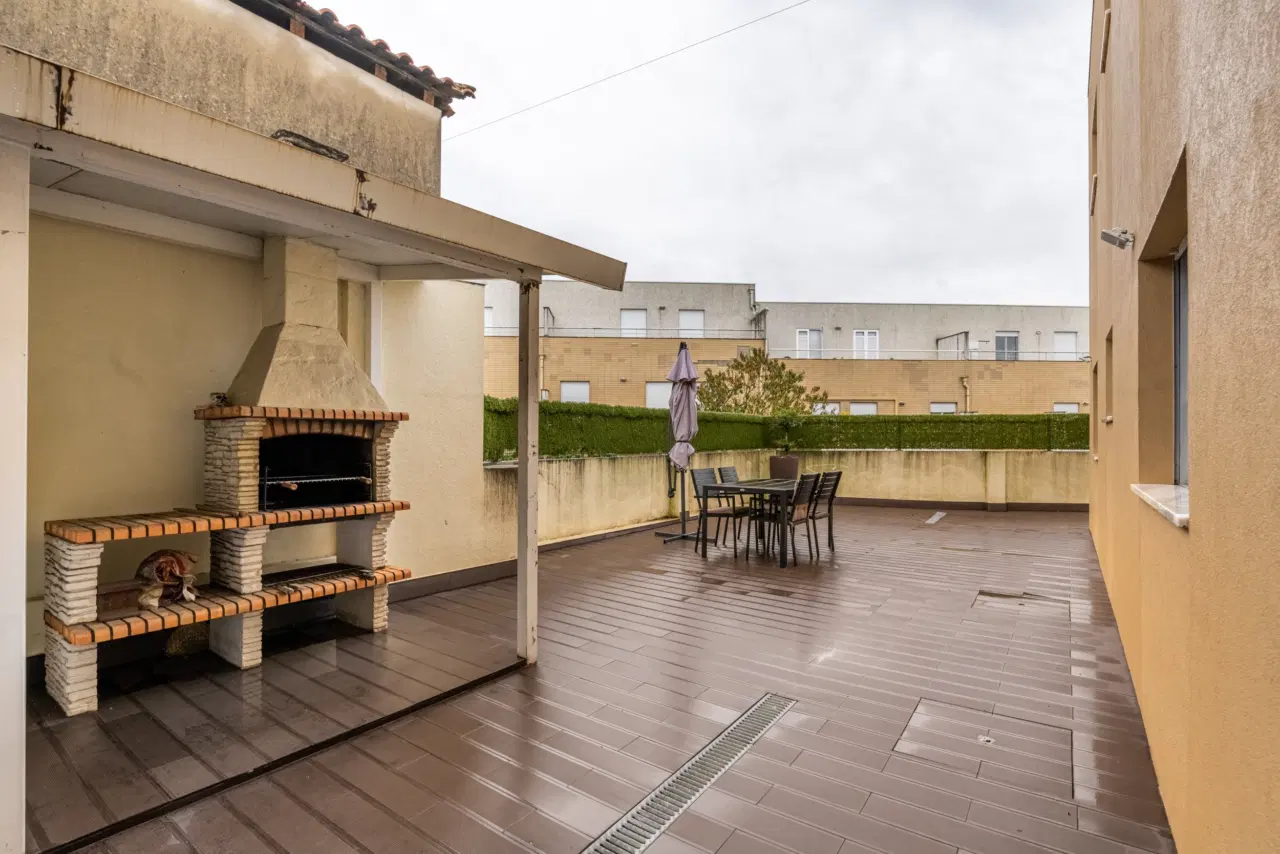T3 Barcelos com amplo terraço e jardim pivativo — 16