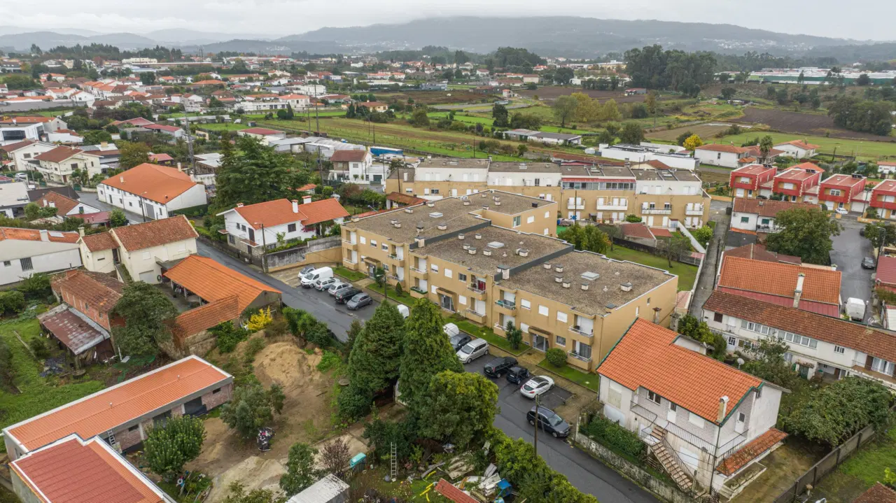 T3 Barcelos com amplo terraço e jardim pivativo — 28