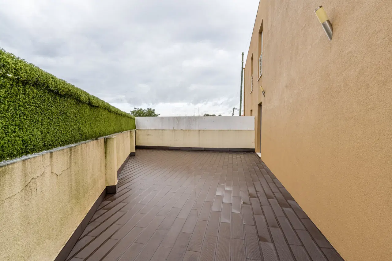 T3 Barcelos com amplo terraço e jardim pivativo — 19
