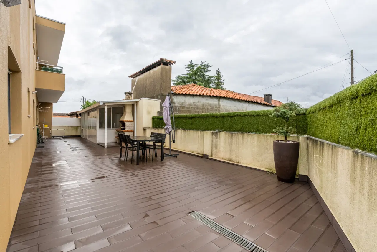 T3 Barcelos com amplo terraço e jardim pivativo — 18