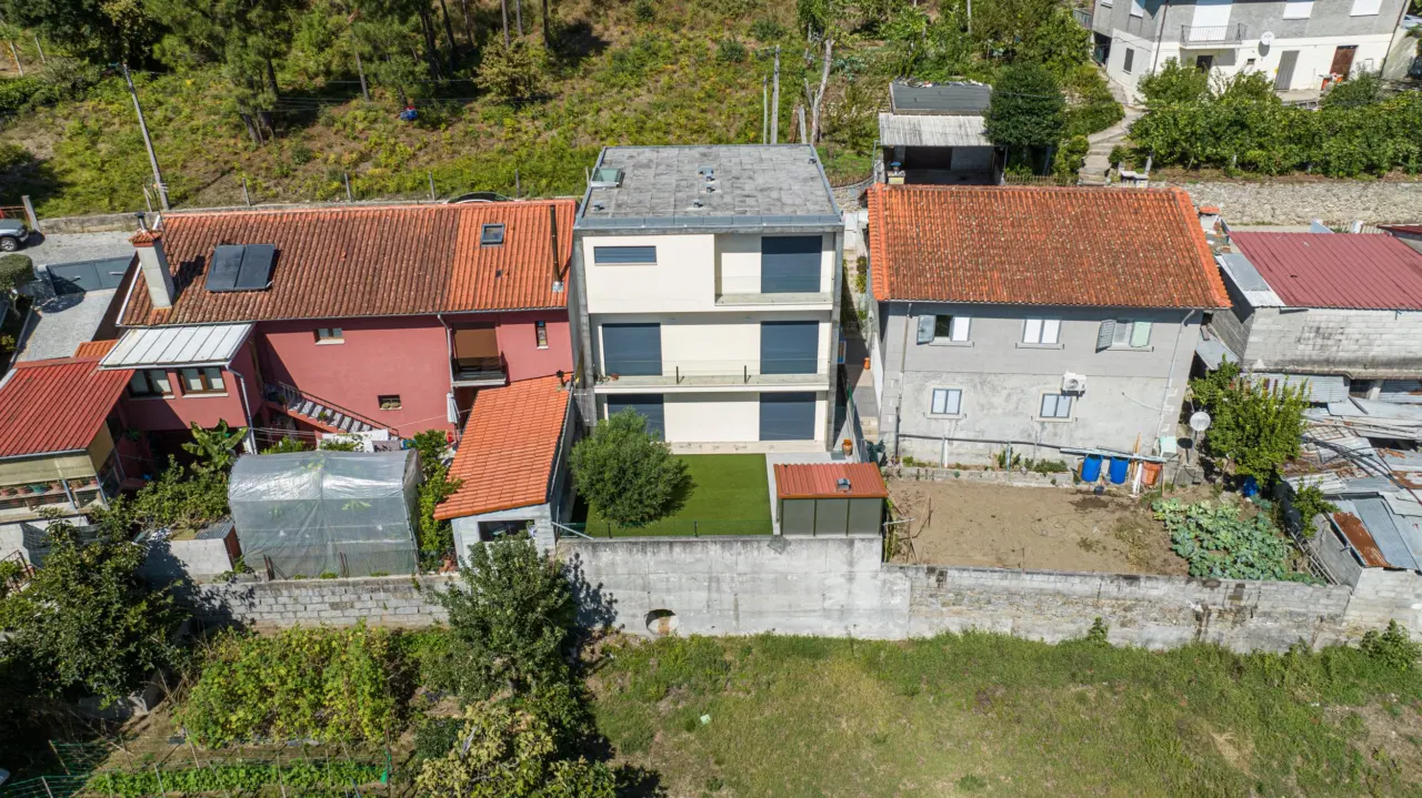 Moradia T3 para arrendamento em Caires – Amares — 31