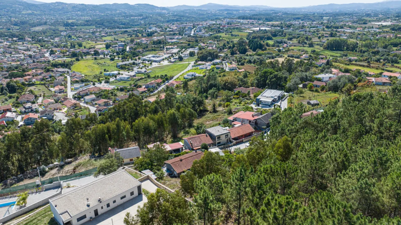 Moradia T3 para arrendamento em Caires – Amares — 38