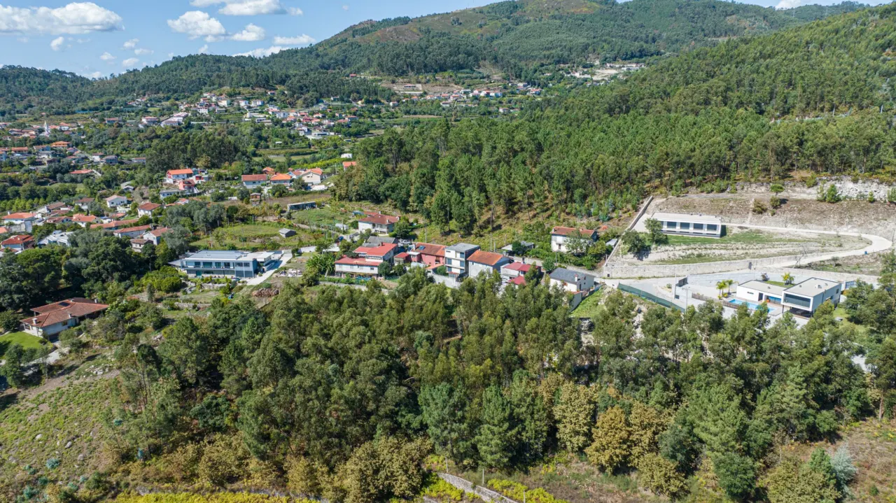 Moradia T3 para arrendamento em Caires – Amares — 35