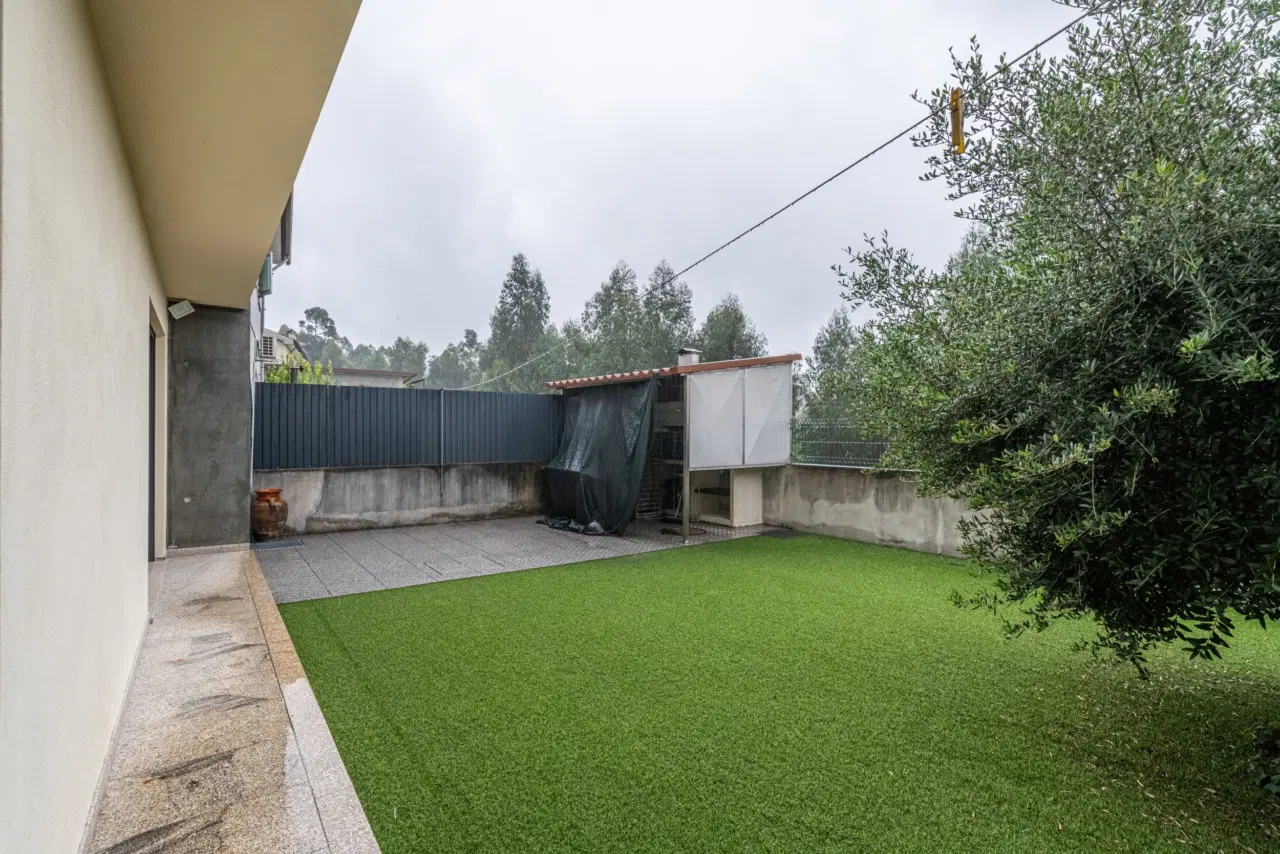Moradia T3 para arrendamento em Caires – Amares — 27