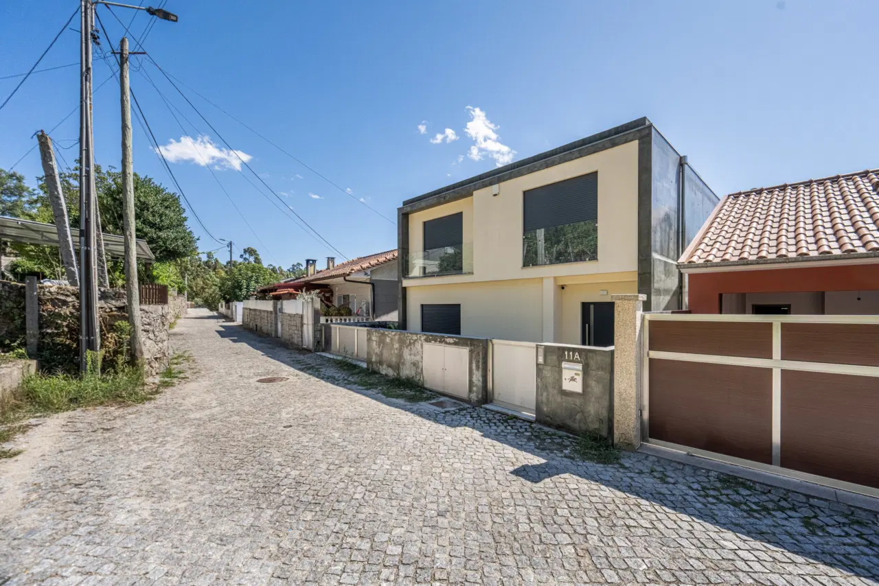 Moradia T3 para arrendamento em Caires – Amares — 2