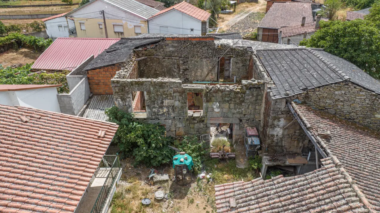 Ruína em Outeiro Seco - Chaves — 2