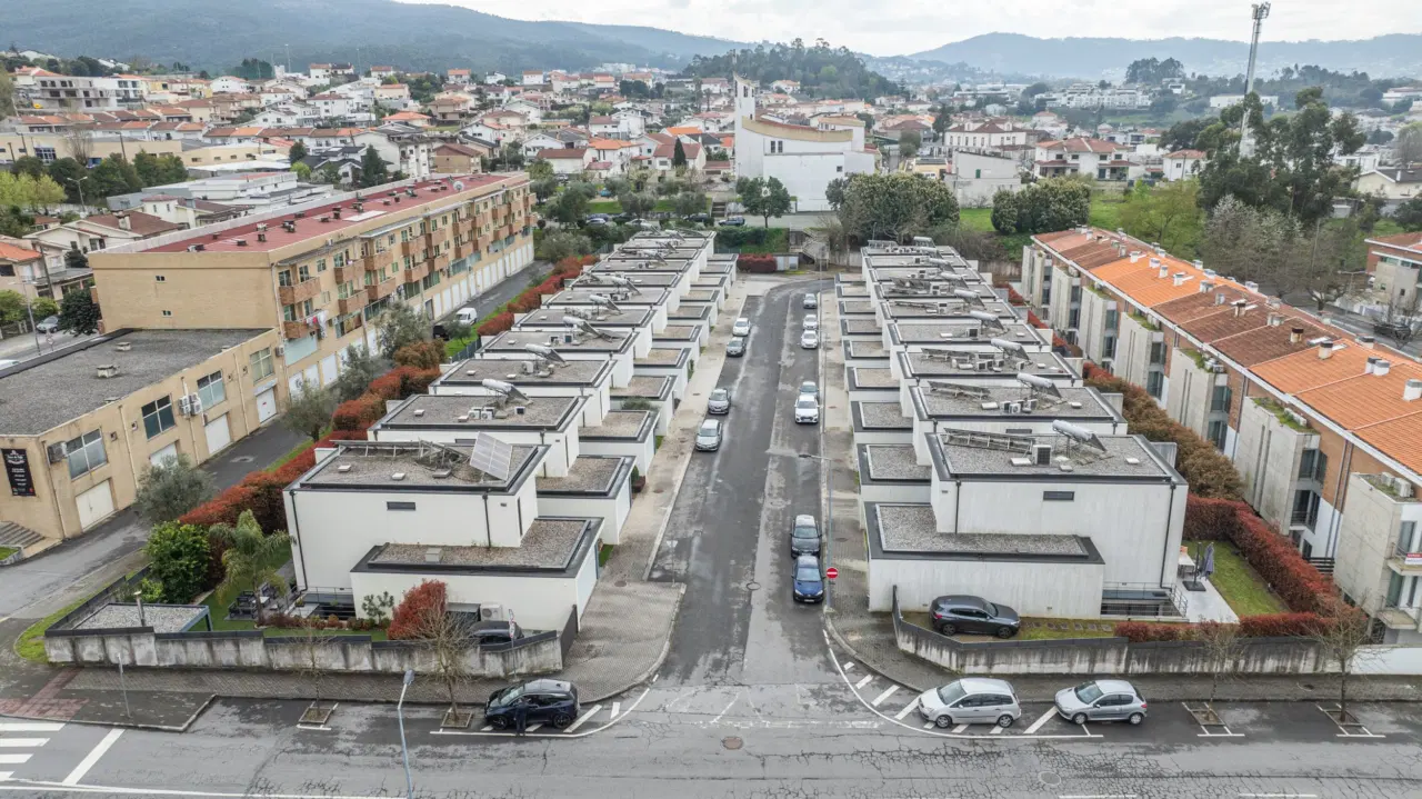 Moradia T3+1 — 40