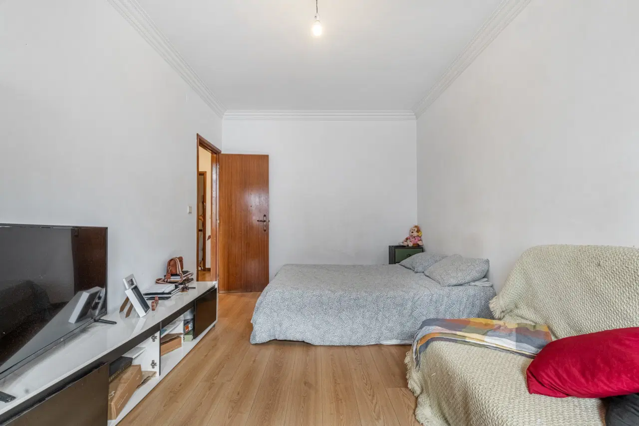 Apartamento T1 à venda na Rua Padre António Vieira – 5.º andar — 9
