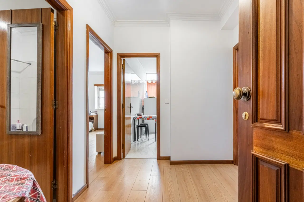 Apartamento T1 à venda na Rua Padre António Vieira – 5.º andar — 2