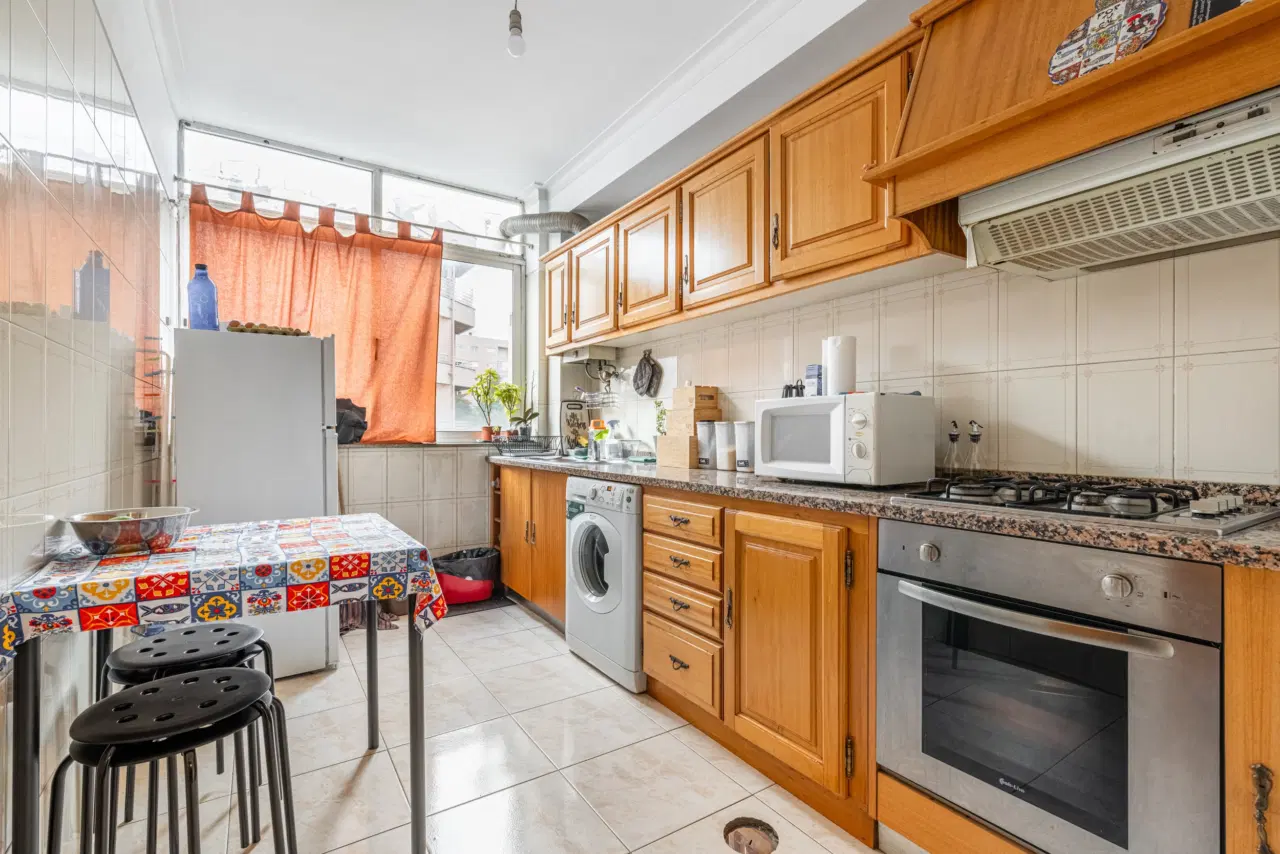Apartamento T1 à venda na Rua Padre António Vieira – 5.º andar — 8