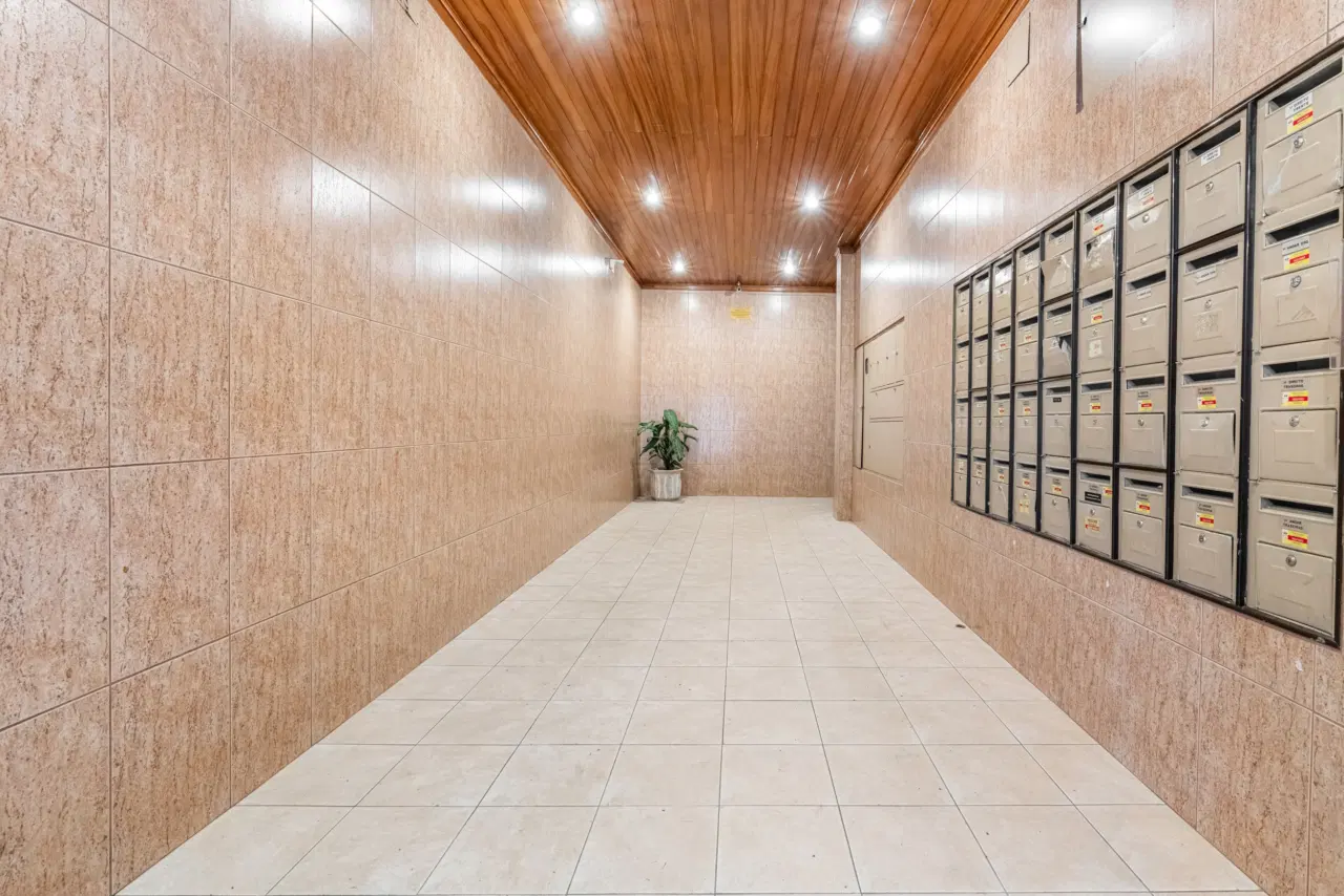 Apartamento T1 à venda na Rua Padre António Vieira – 5.º andar — 4