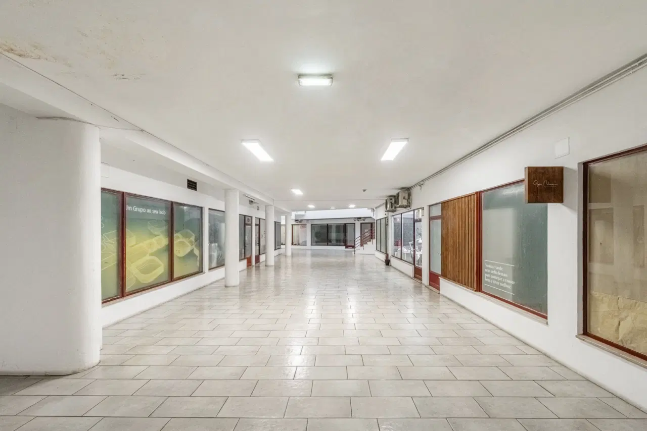 Loja para venda em localização privilegiada – Avenida D. João IV, Guimarães — 32