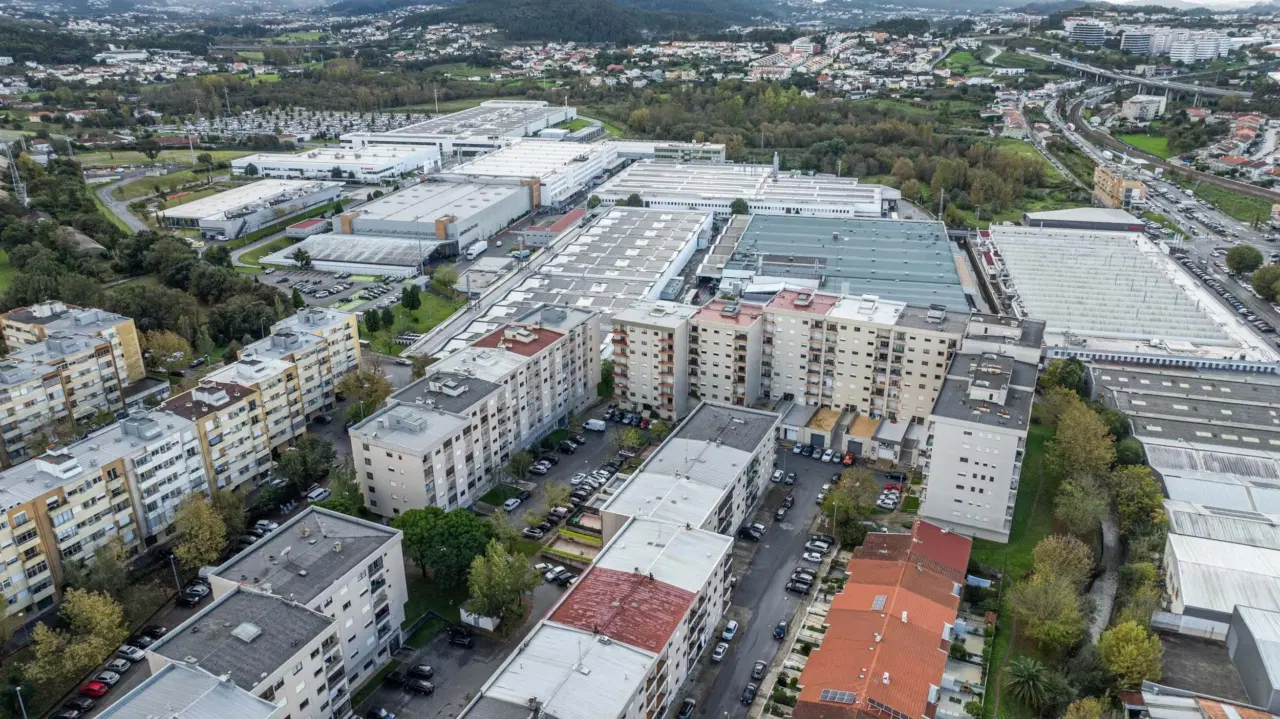 Magnífico apartamento T4 , a apenas 8 minutos do centro da cidade de Braga — 27
