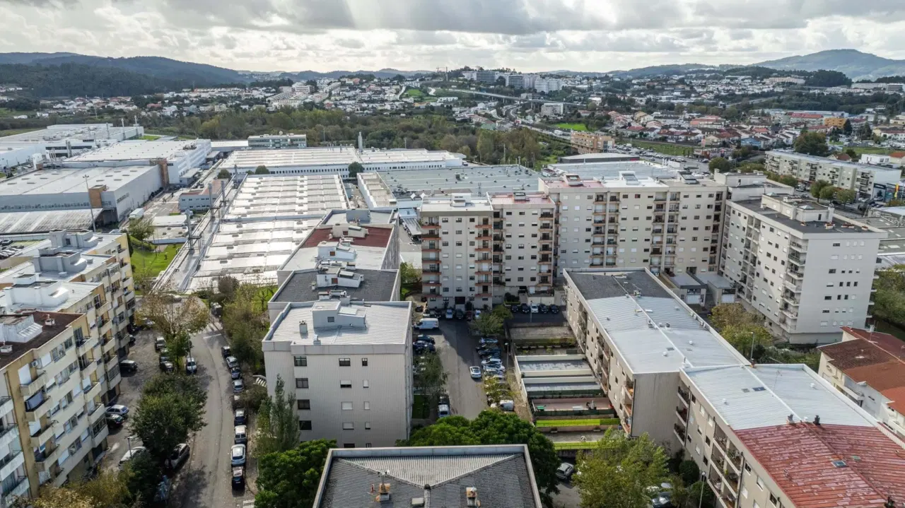 Magnífico apartamento T4 , a apenas 8 minutos do centro da cidade de Braga — 29