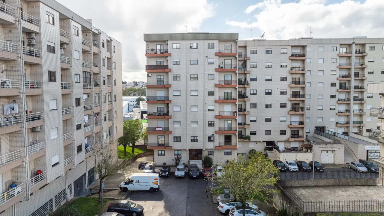 Magnífico apartamento T4 , a apenas 8 minutos do centro da cidade de Braga — 24