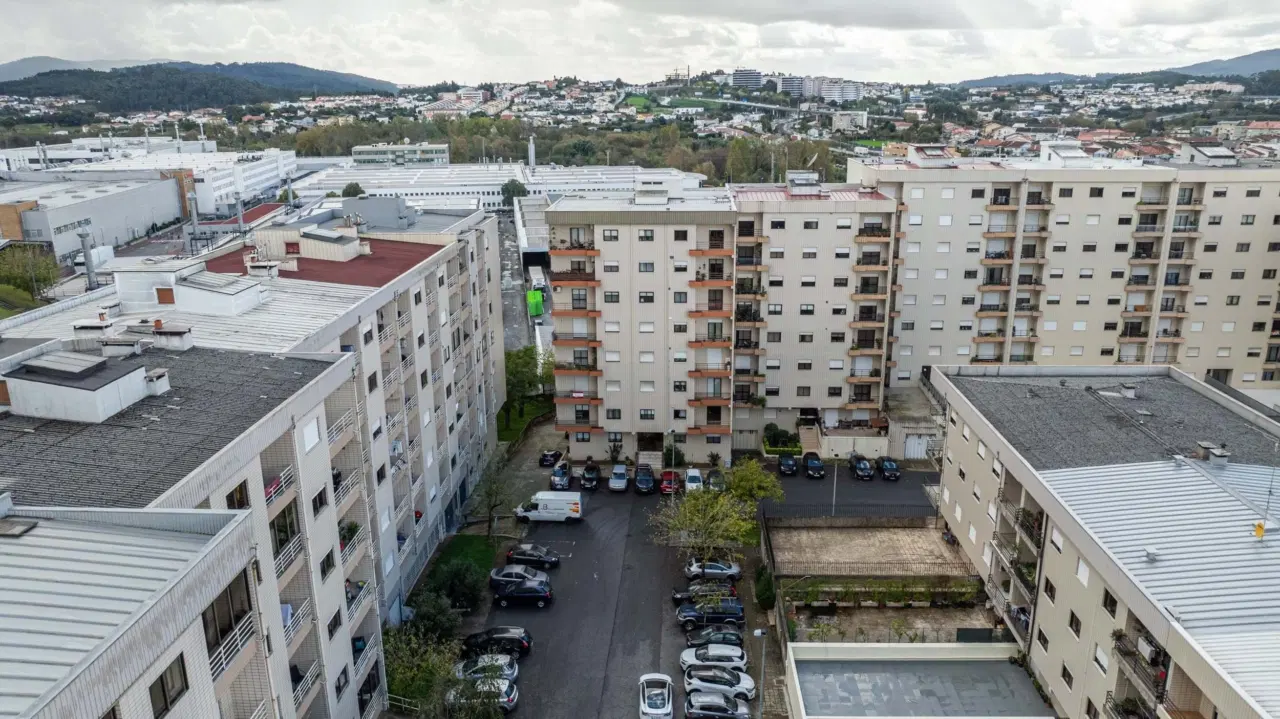 Magnífico apartamento T4 , a apenas 8 minutos do centro da cidade de Braga — 25