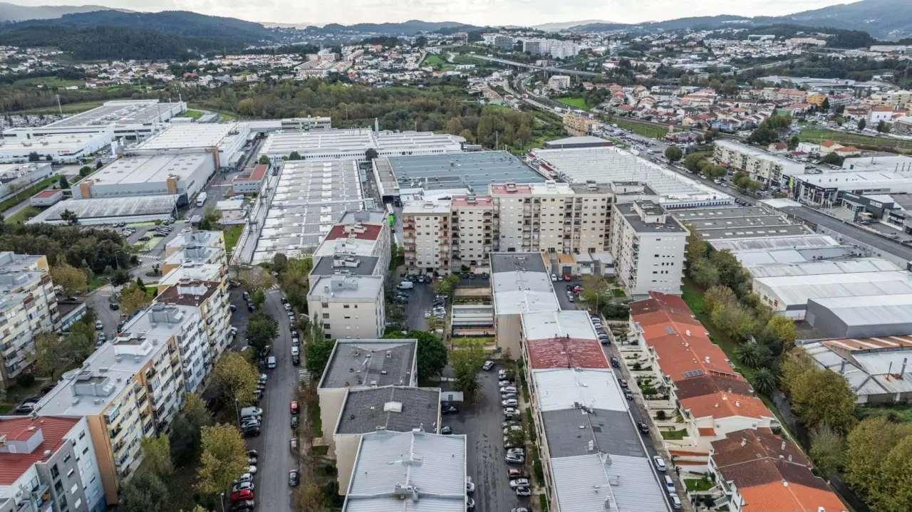 Magnífico apartamento T4 , a apenas 8 minutos do centro da cidade de Braga — 26