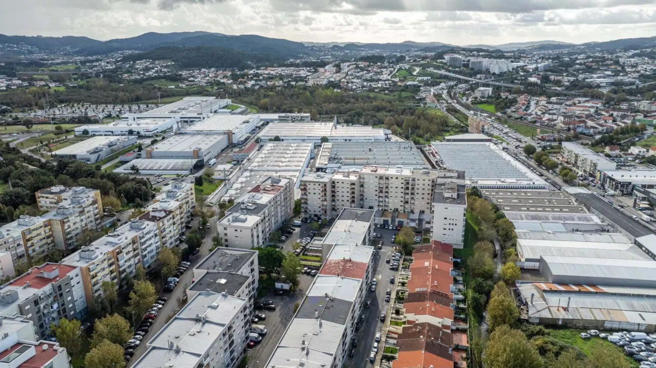 Magnífico apartamento T4 , a apenas 8 minutos do centro da cidade de Braga — 28