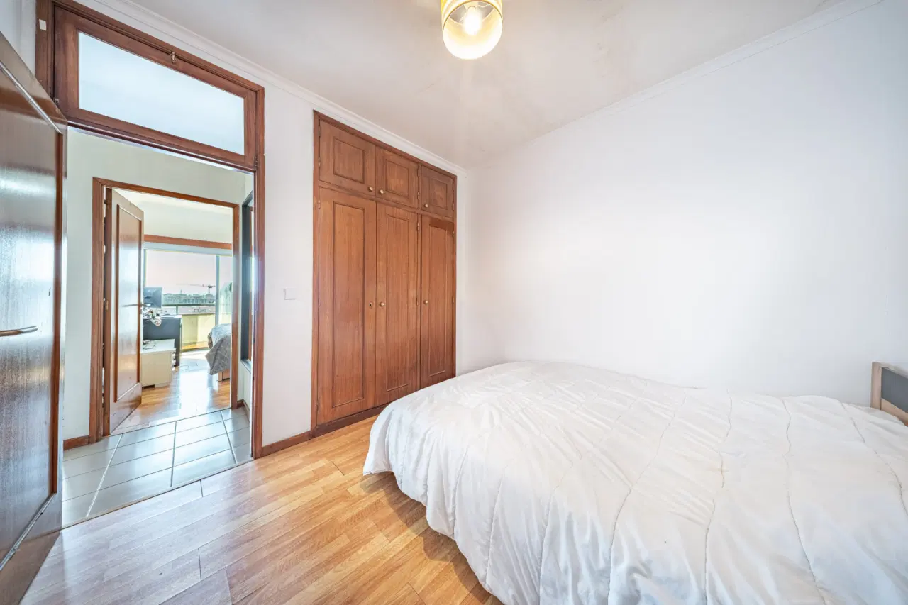 Apartamento T1+1 localizado em São Vitor constituído por elevador e garagem — 14