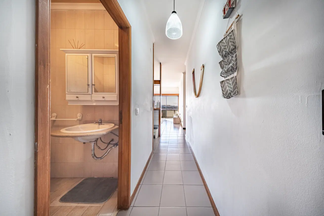 Apartamento T1+1 localizado em São Vitor constituído por elevador e garagem — 6