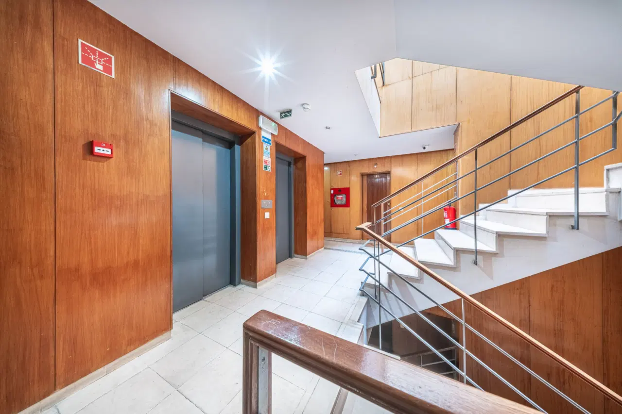 Apartamento T1+1 localizado em São Vitor constituído por elevador e garagem — 15