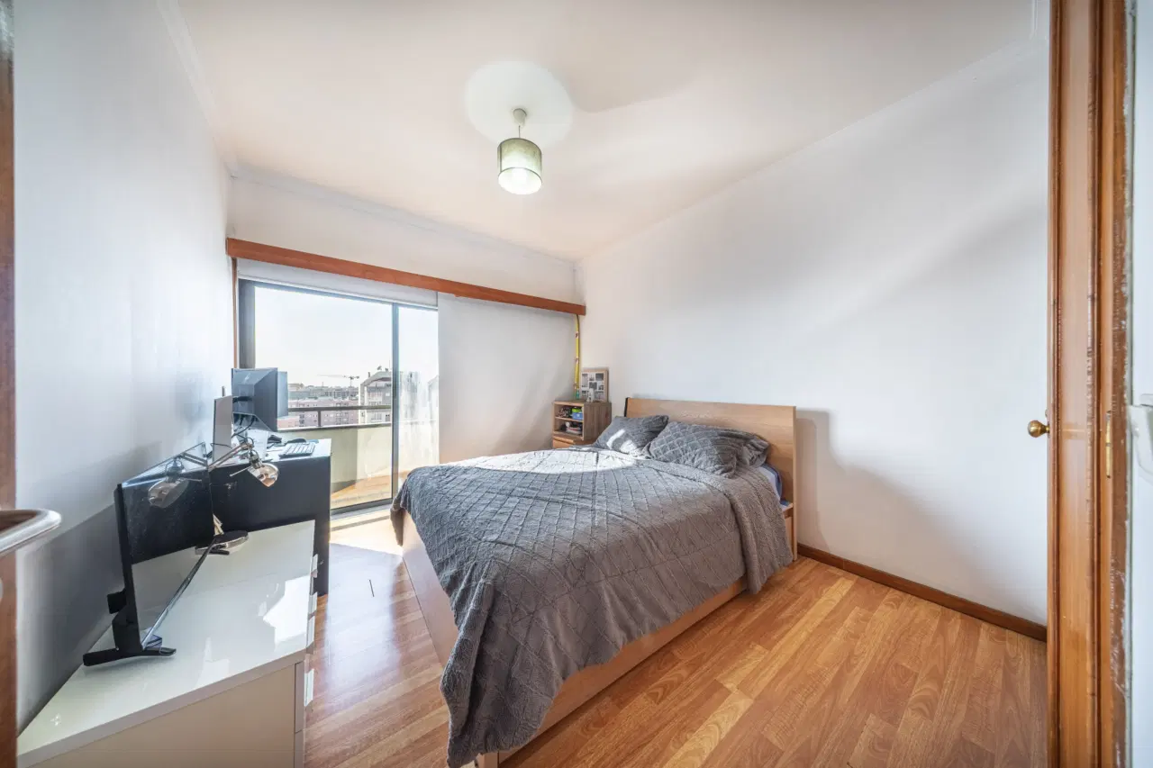 Apartamento T1+1 localizado em São Vitor constituído por elevador e garagem — 11