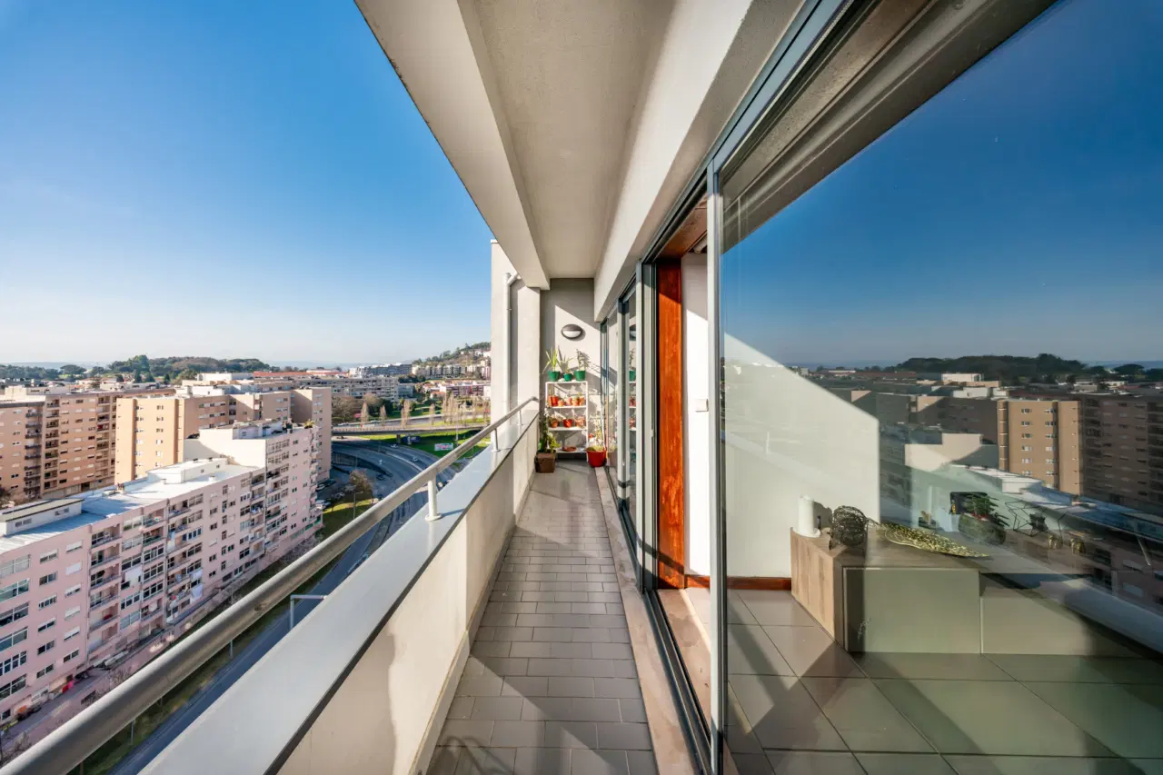 Apartamento T1+1 localizado em São Vitor constituído por elevador e garagem — 10