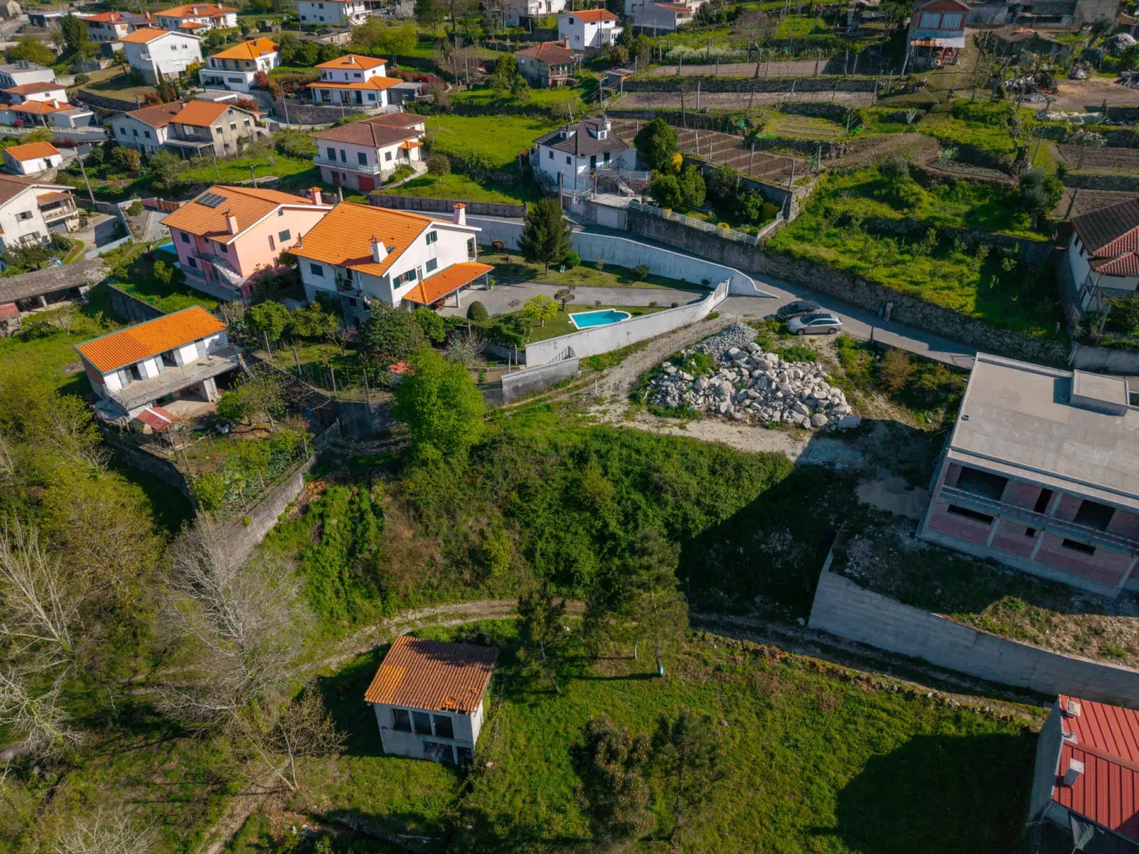 Terreno com Excelente Potencial para Construção em Fiscal, Amares — Natureza e Tranquilidade a 15 Minutos de Braga — 6