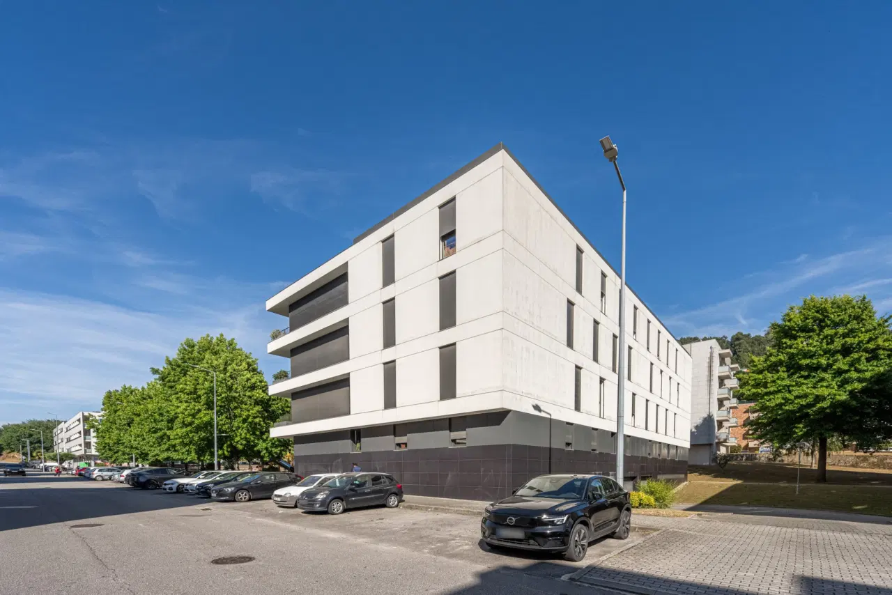 Apartamento T3 Seminovo em Tenões, Braga — 17