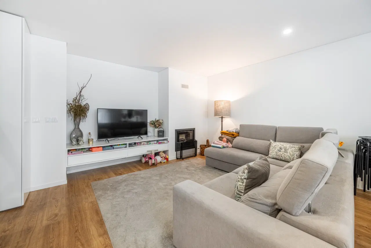 Apartamento T3 Seminovo em Tenões, Braga — 2