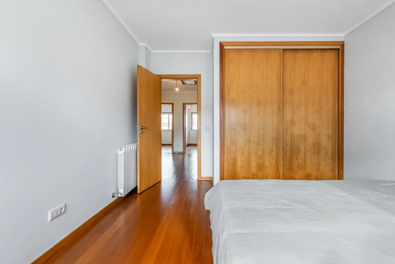 Moradia T5 em Gaveto — 11