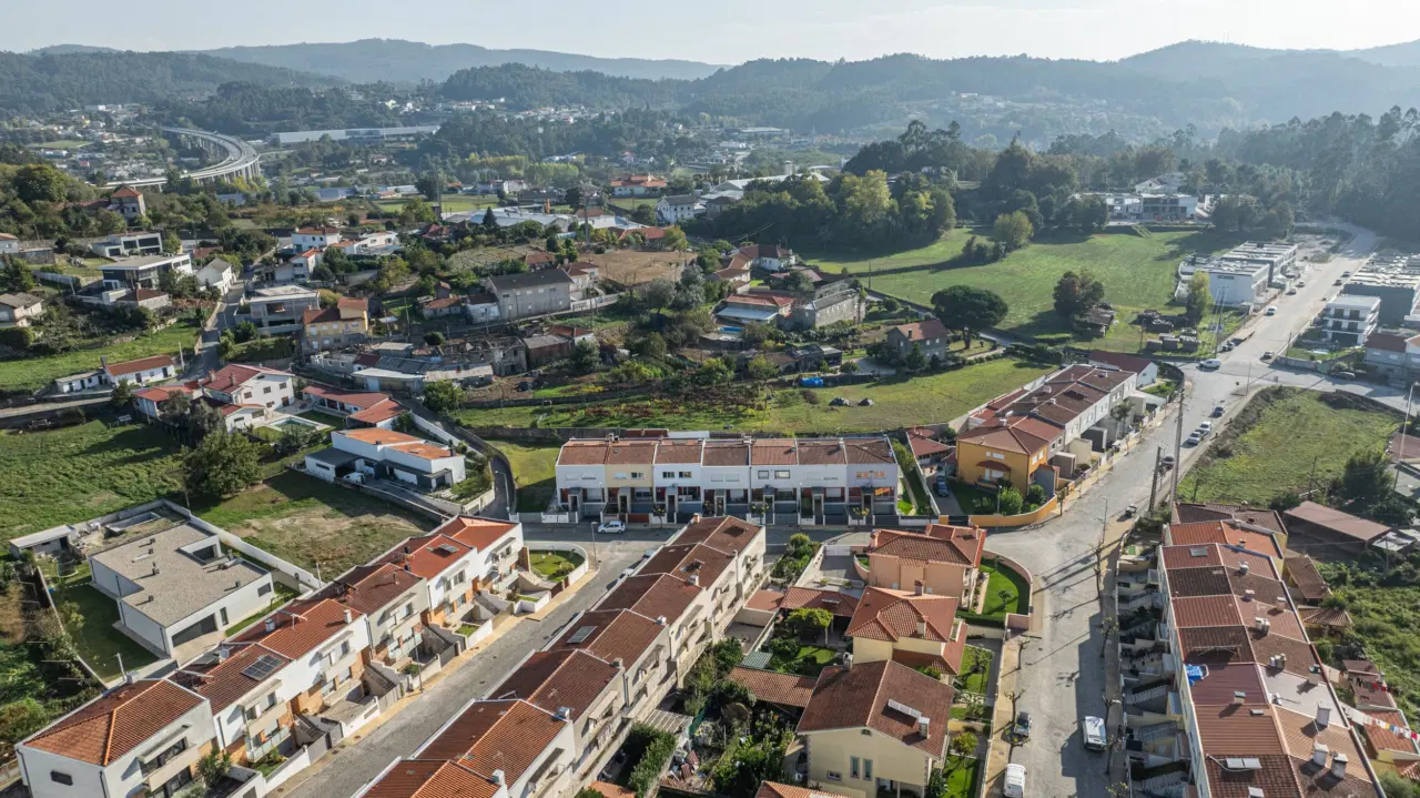Moradia T5 em Gaveto — 38